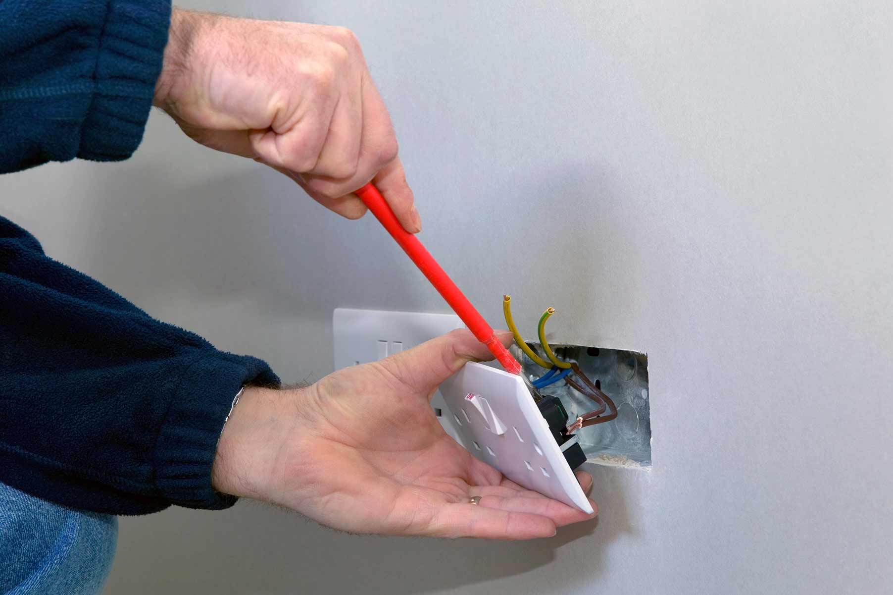 Our electricians can install plug sockets for domestic and commercial proeprties in Bromley and the local area. 